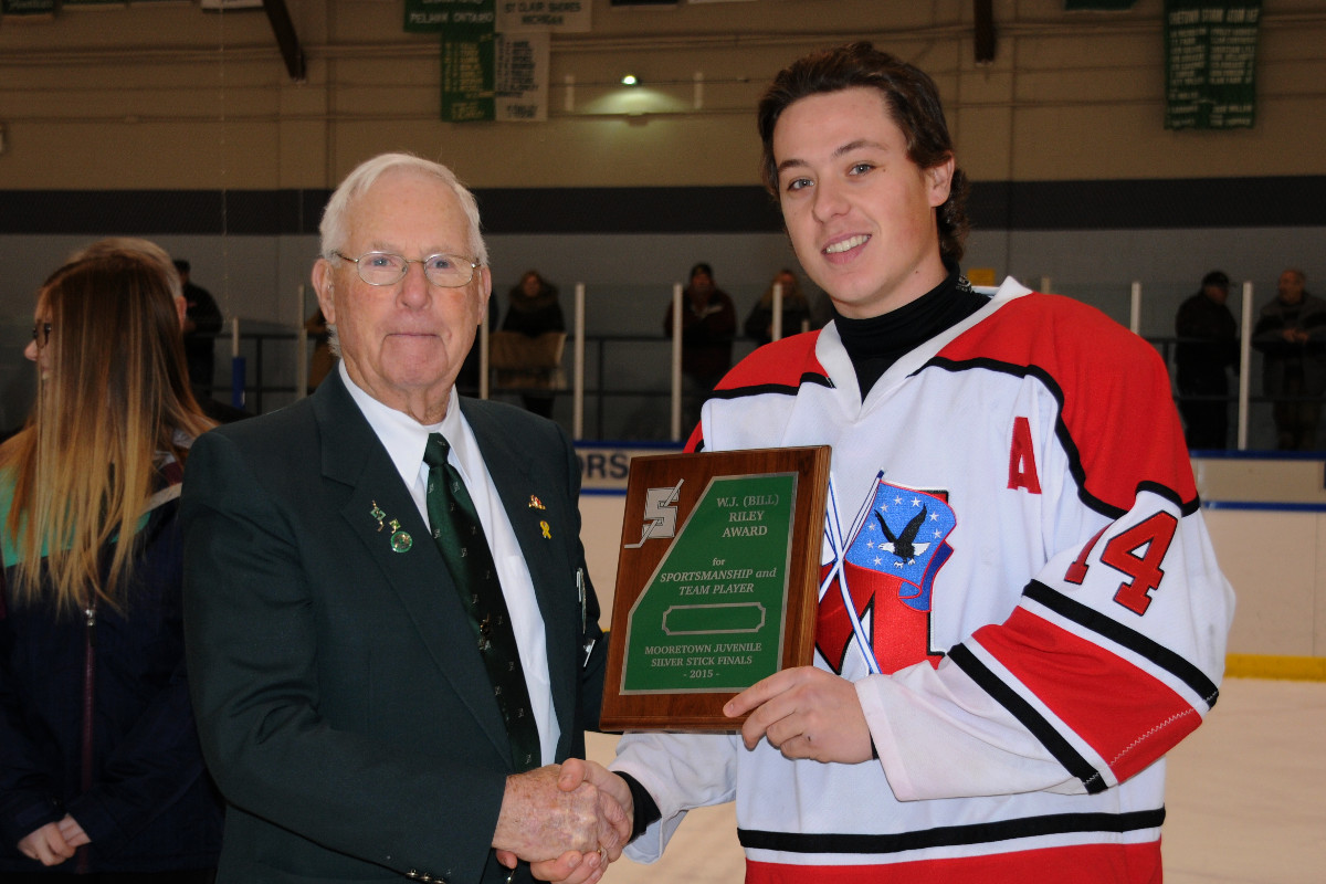Bill_Riley_Sportsmanship_and_Team_Player_Award_for_Mooretown_Presented_to_Drew_Langlois_.jpg